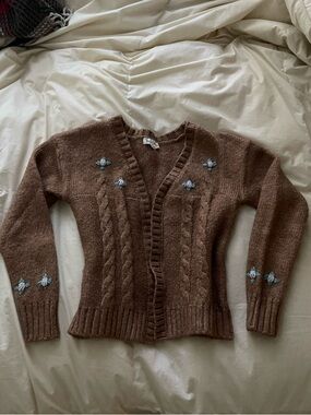 Brown Cable-Knit V-Neck Sweater with Embroidered Detail